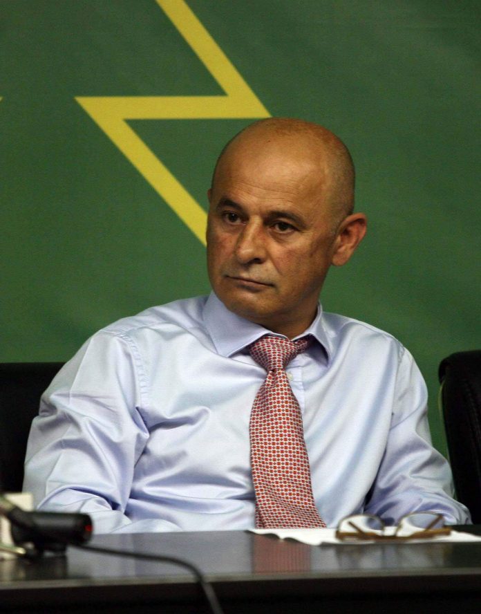 received_1460806790765917