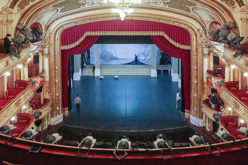 echipament iluminat teatru