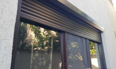 Rulou maro inchis cu plasa pe mijloc